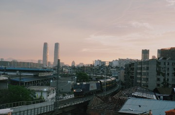 86128