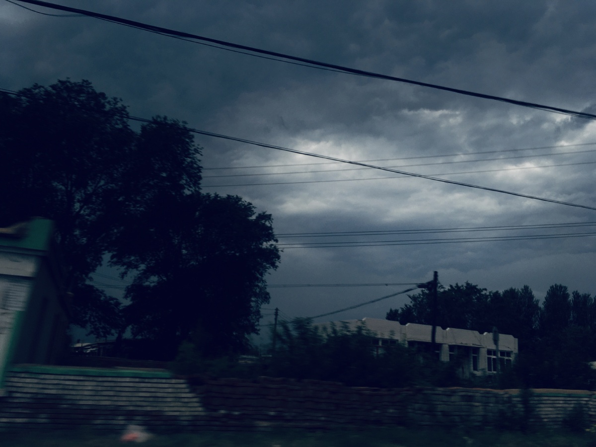 下雨前的天空,阴暗的感觉.