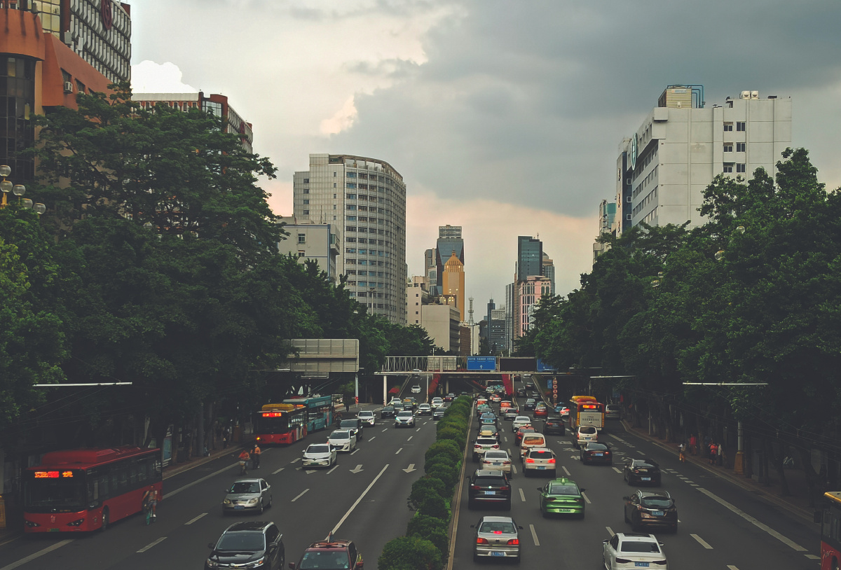 小城市的稳定让人羡慕大城市的霓虹也让人踌躇这个年纪内心渴望安稳骨