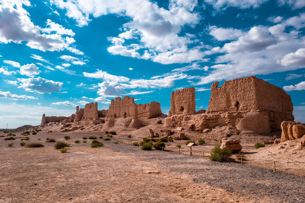 玉门关古代粮仓大方盘城