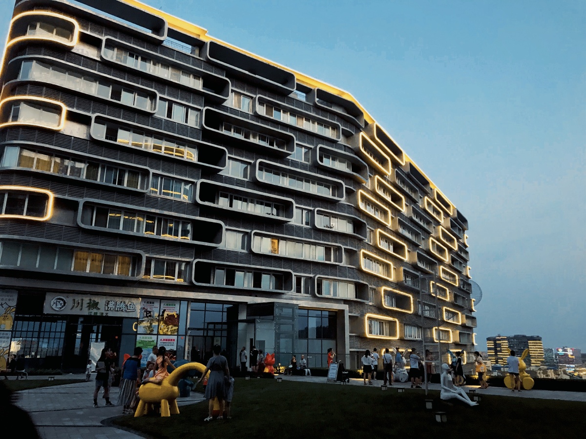 夜幕下的广汉百伦顶层