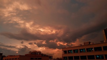 633677