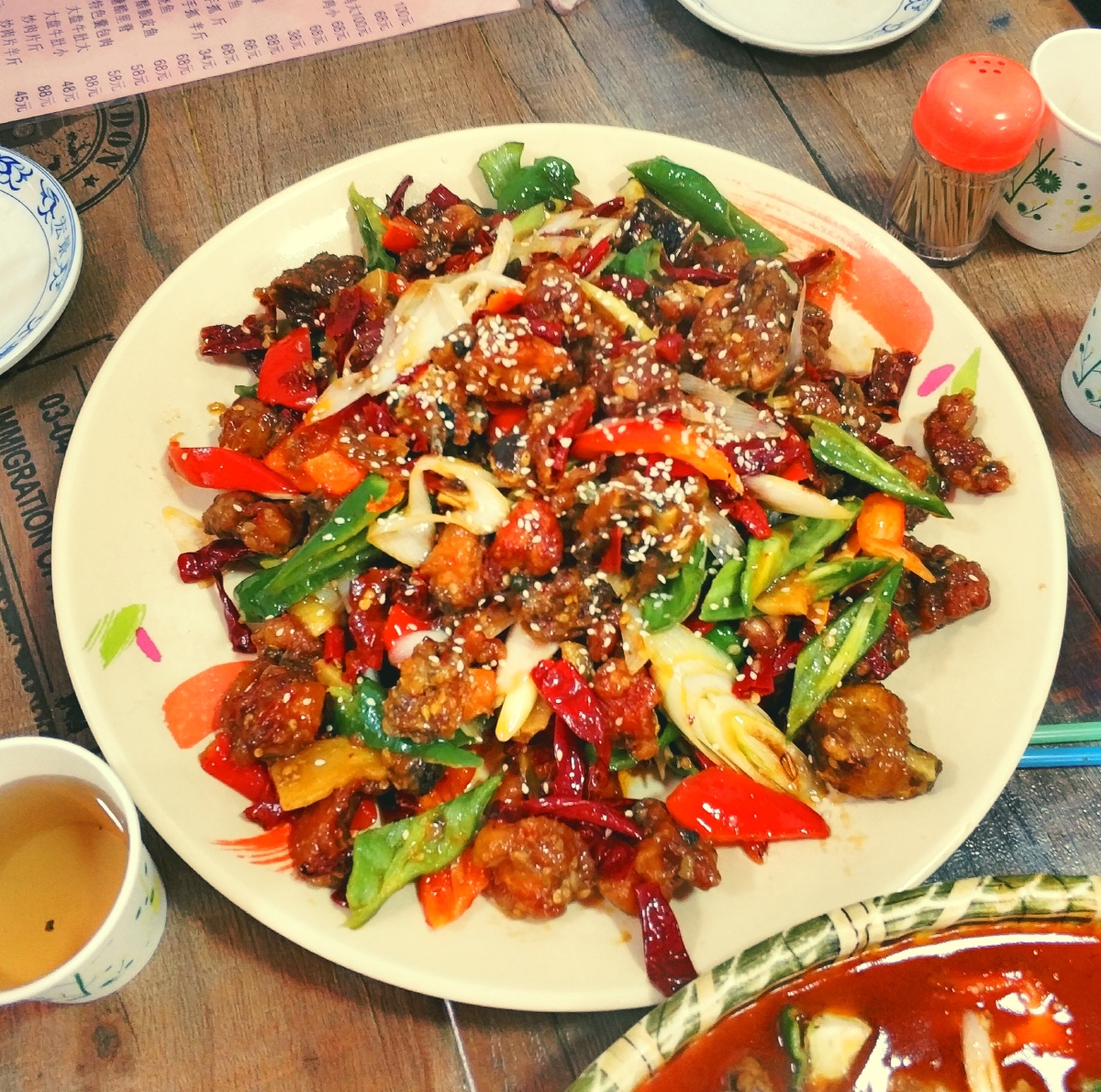 新疆大盘鸡和辣子鸡