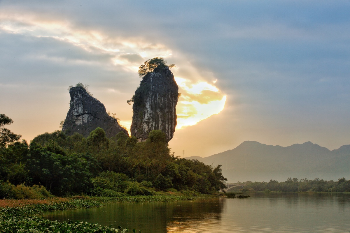 鱼王归来摄于阳春鱼王石