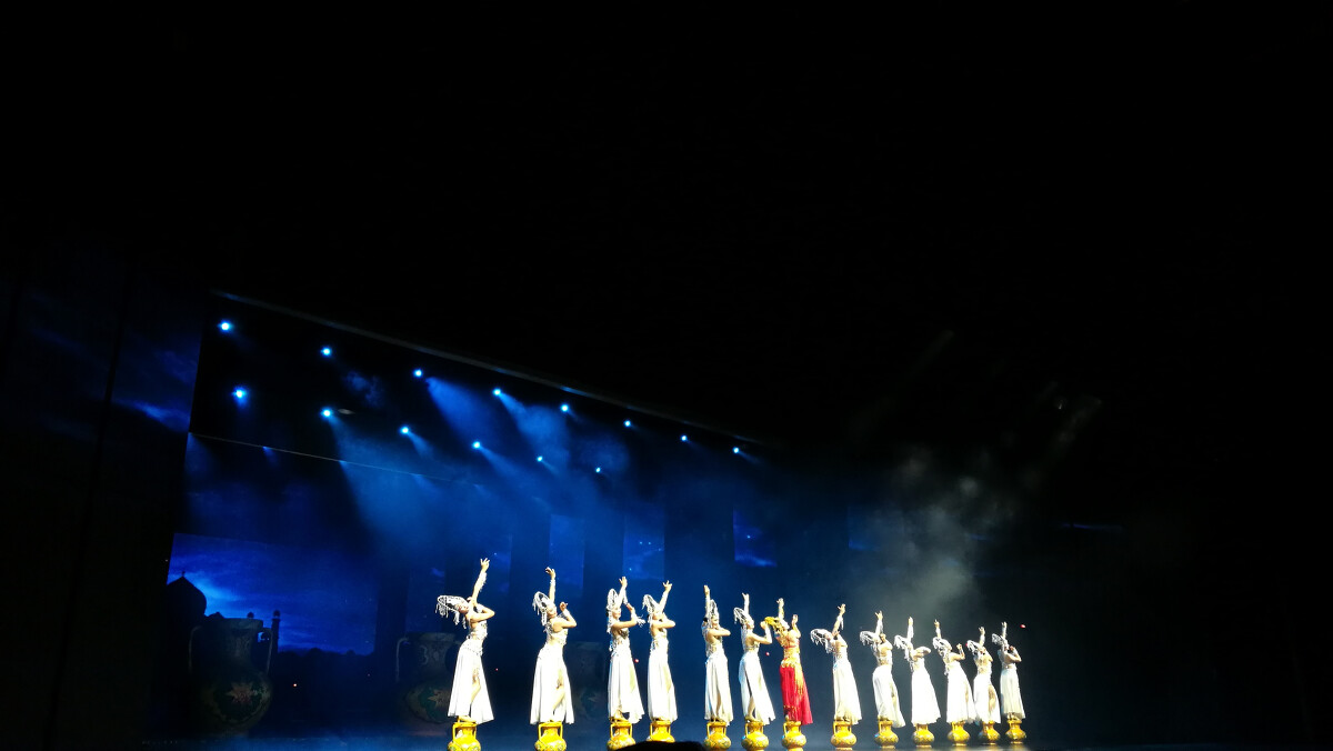 现代戏曲水袖舞蹈视频,中国京剧水袖舞蹈继承发展须注意什么?