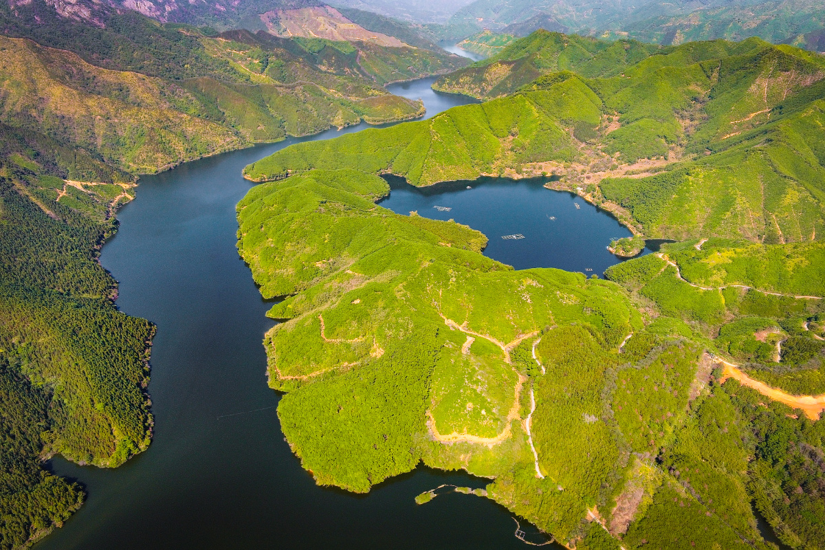 鸟瞰山水风光无限好