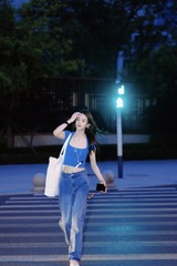 B1193F89-428A-43D8-A605-EB2B0C78DBBF/L0/001