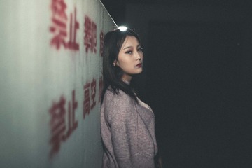 93017