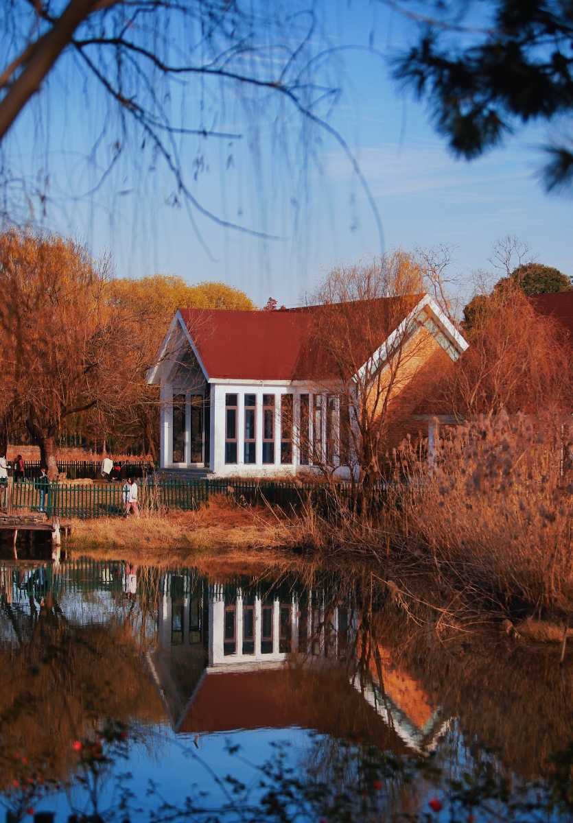 湖边小屋 - biubiubiubiu摄影黄大福 - 图虫