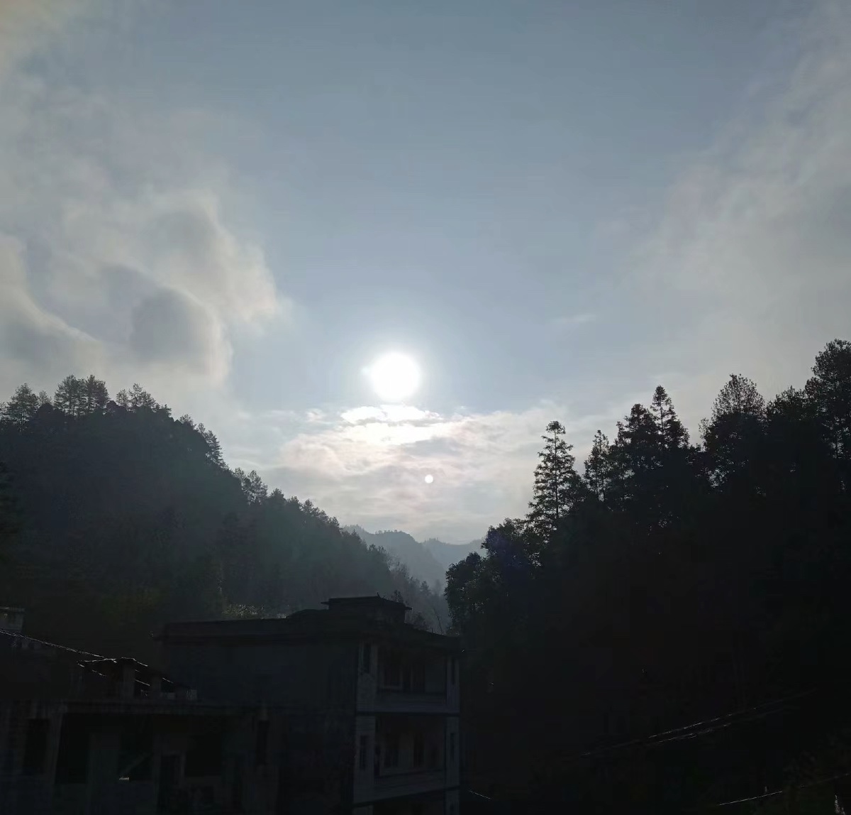 大山里的太阳
