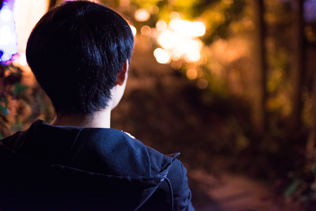 4 art;这张照片是我在朋友思考人生的时候拍的,我记起当时他最近是