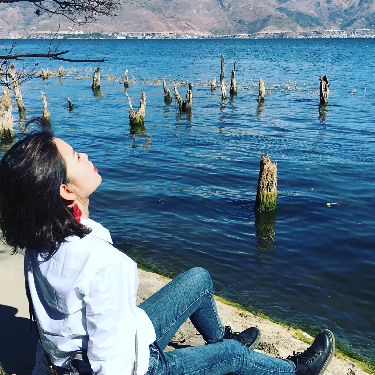 为什么喜欢蓝色因为它内敛安静且沮丧