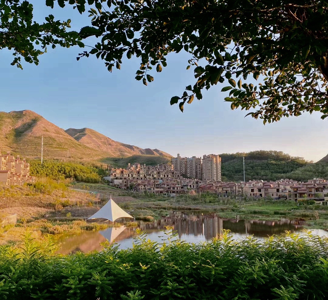 拍摄于新疆乌鲁木齐市西山万科兰乔圣菲小区