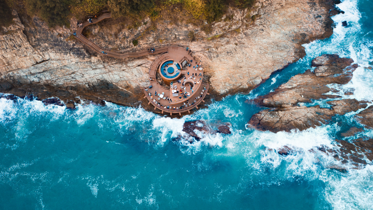 惠州双月湾悬崖酒吧