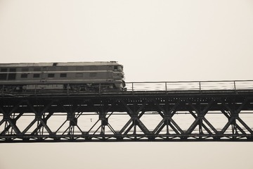 711124