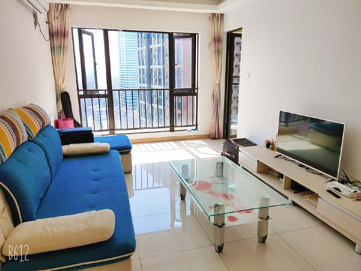 这是第一次和朋友合租记房子,虽然不是很大,但是用心收拾,感觉既宽敞