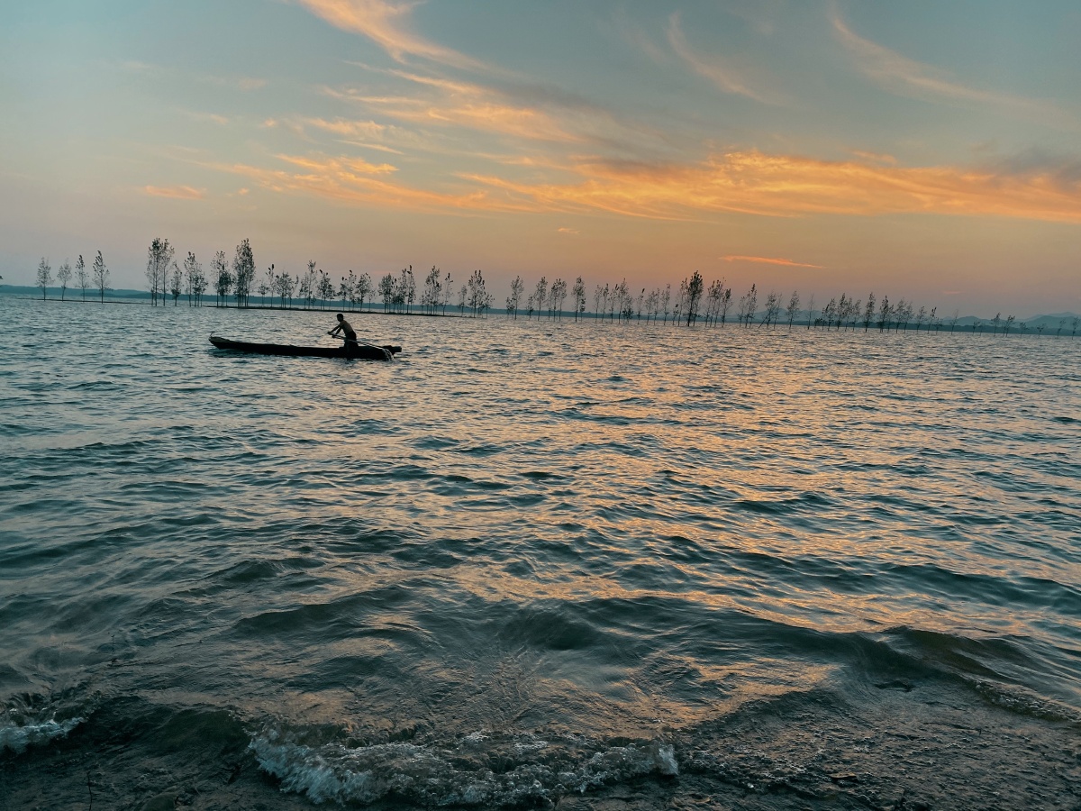 一湖清水悠悠赢动