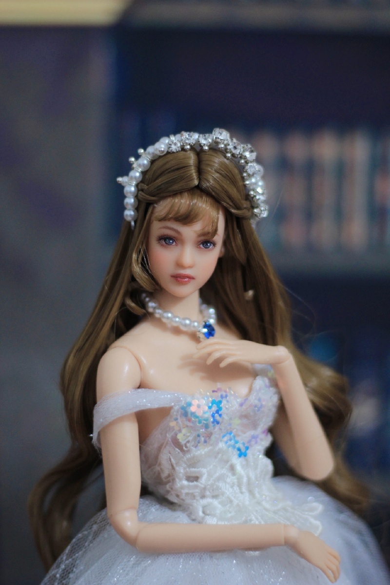 漂亮的人偶娃娃