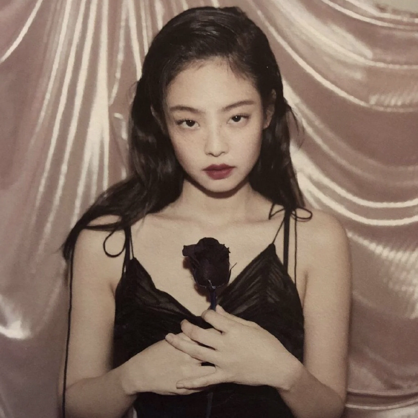 黑玫瑰 - 李知恩iuiu - 图虫