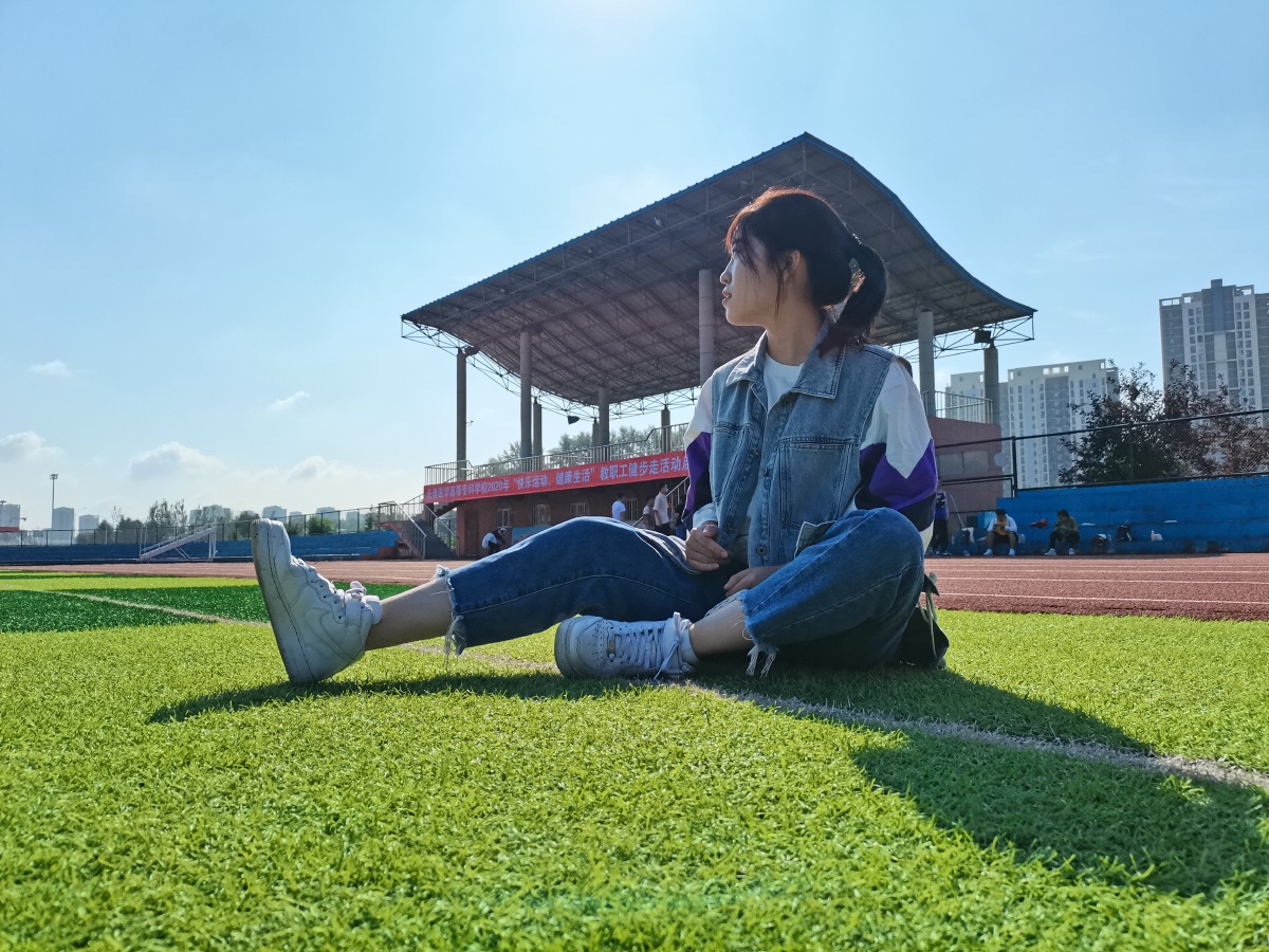 校园:阳光正好,微风不燥.