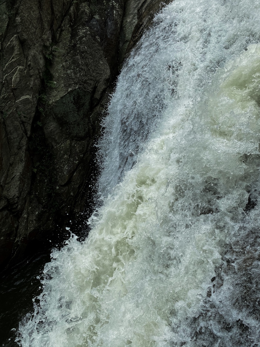 滔滔江水,转瞬即逝.