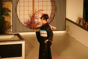 （4）和服艺人在表演
