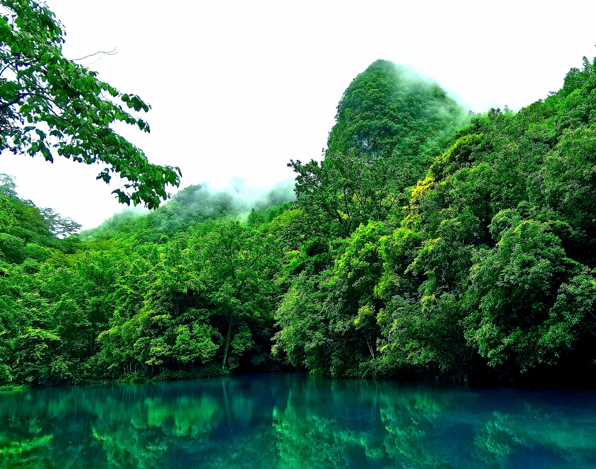 贵州荔波小七孔小七孔景区是国家级风景名胜区于2007年成为世界自然