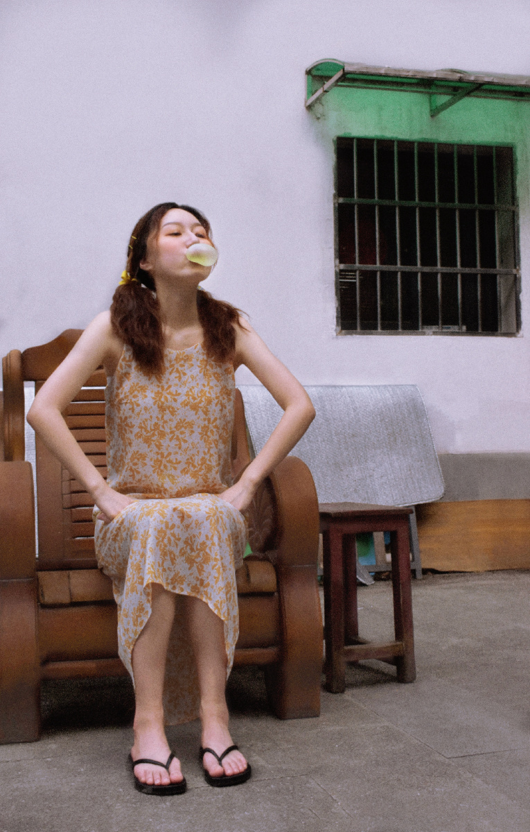 碎花日记二穿梭在街头巷尾的小镇女孩