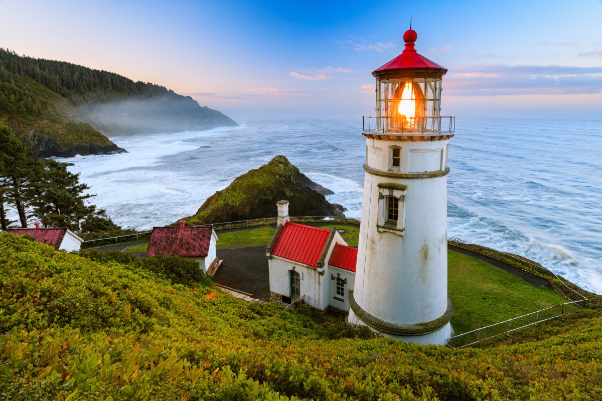 俄勒冈海岸早上的灯塔