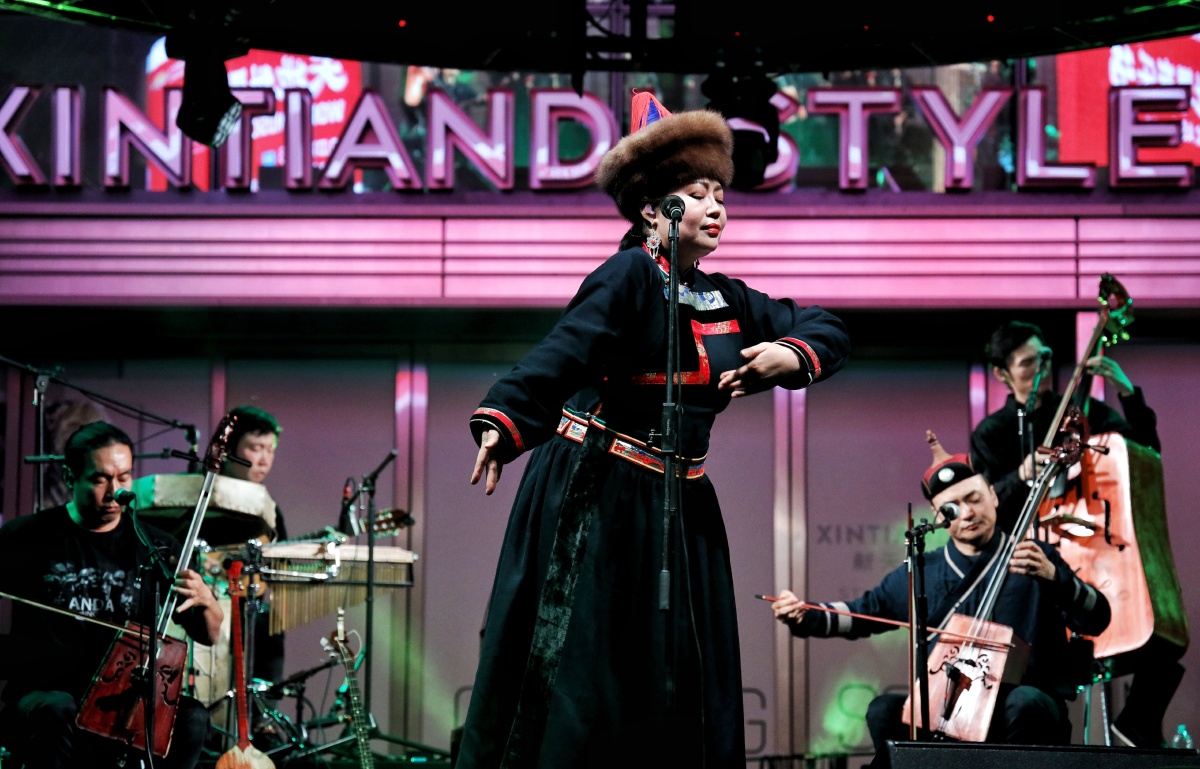 上海新天地音乐节安达组合演出