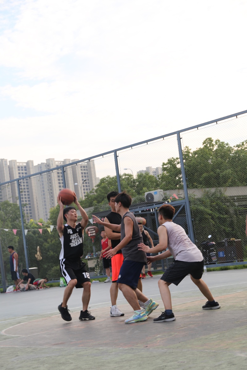 酷夏篮球场战斗