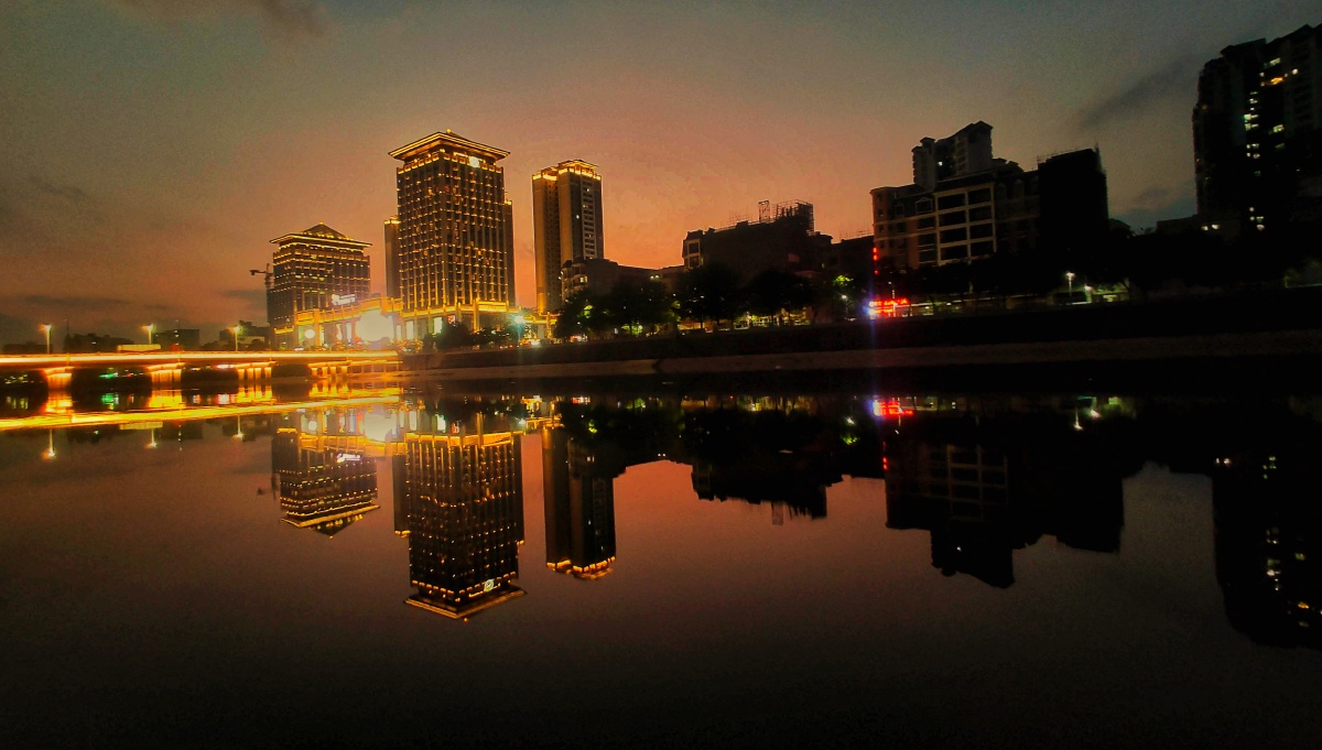 云浮市新兴县筠城国际广场夜幕