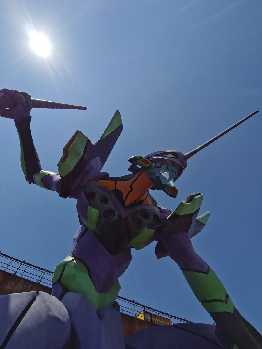 汶水路的eva机甲和金桥的18米高达