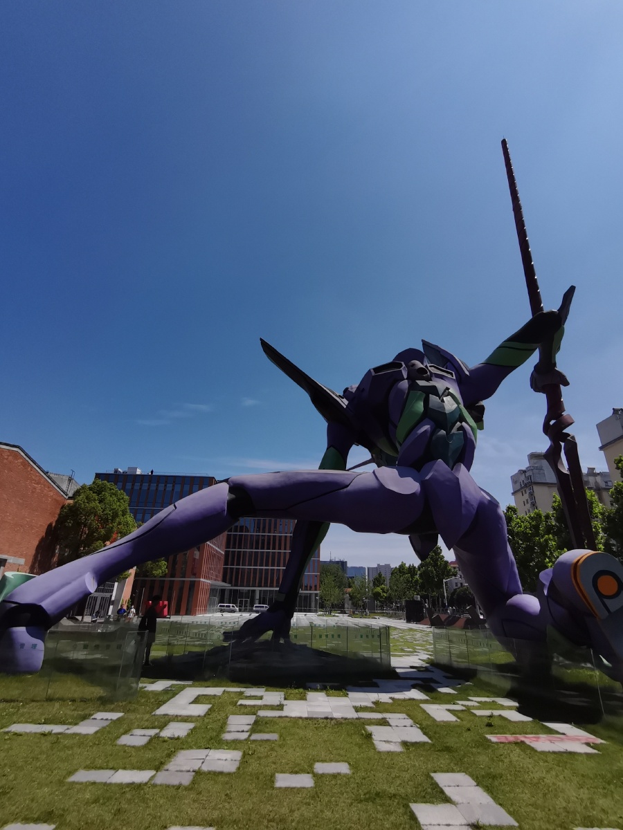 汶水路的eva机甲和金桥的18米高达