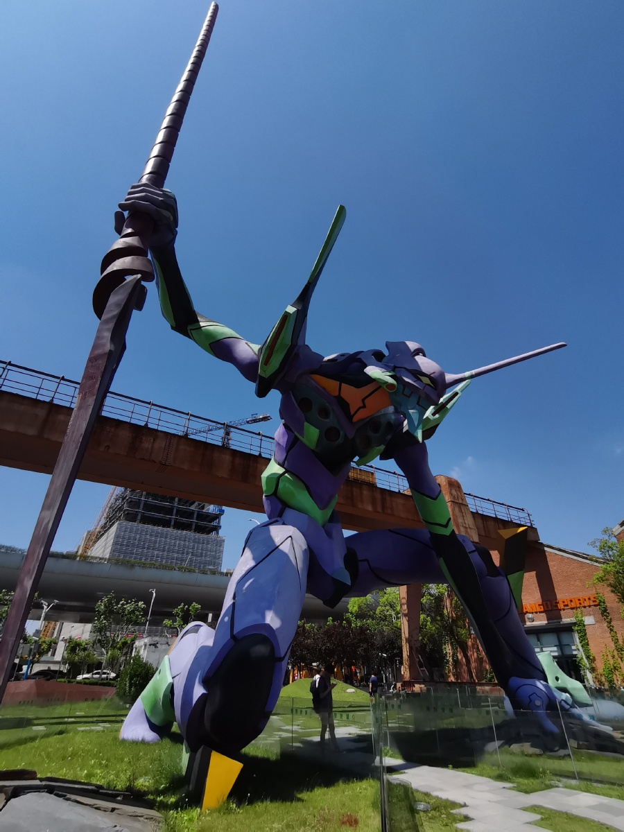 汶水路的eva机甲和金桥的18米高达