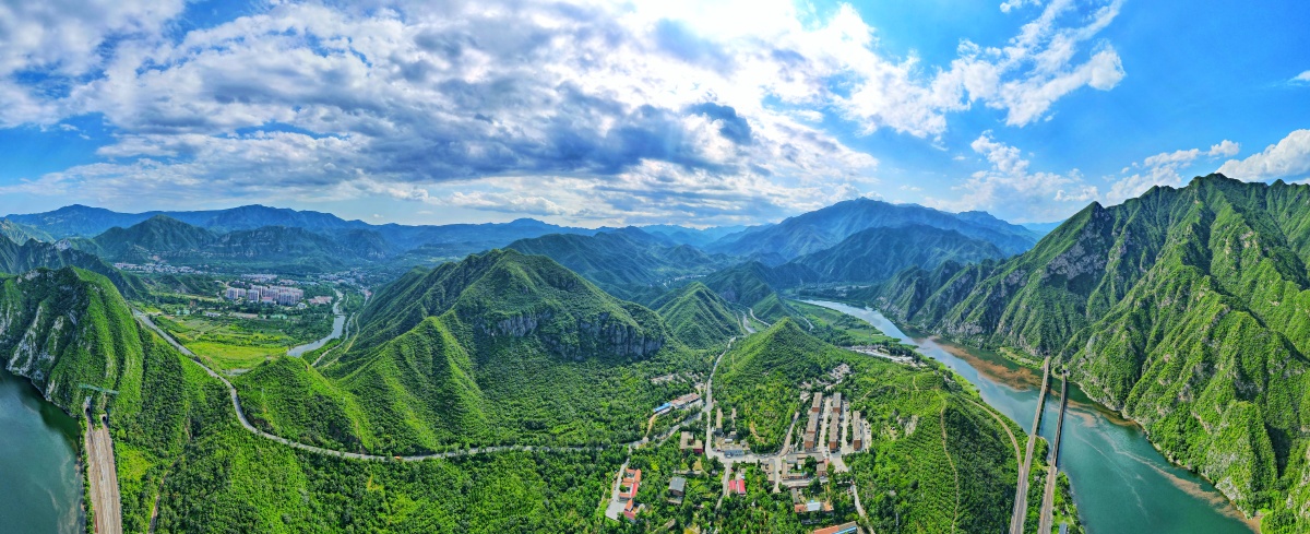 航拍北京门头沟落坡岭