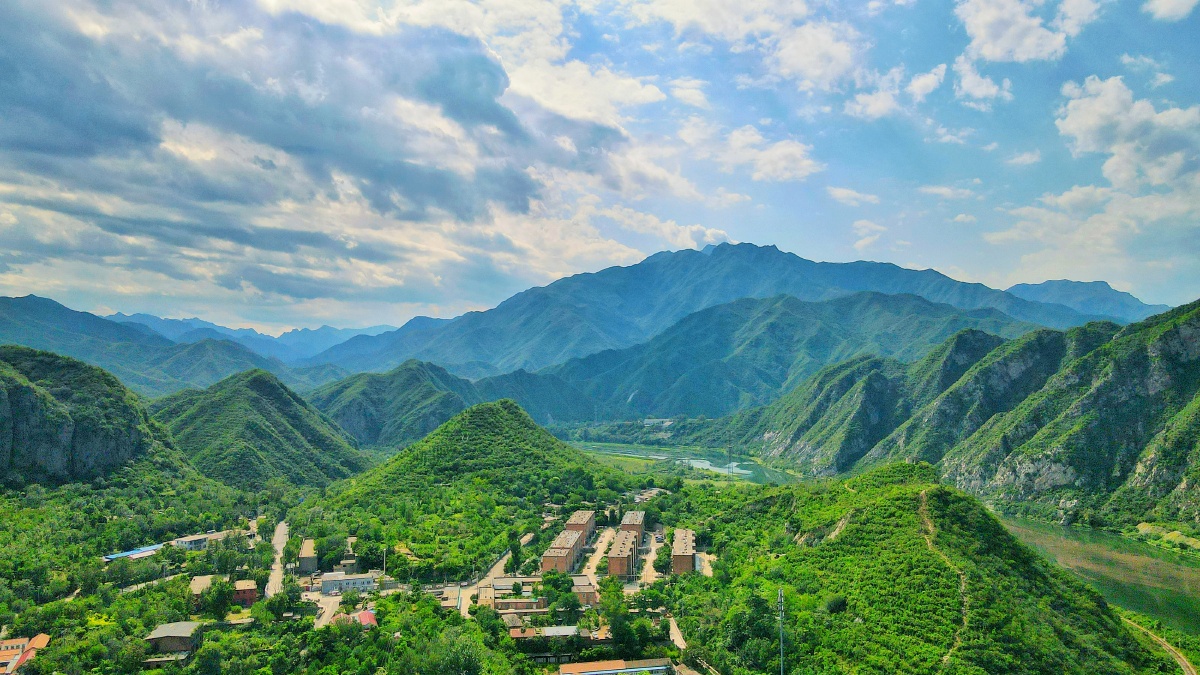 航拍北京门头沟落坡岭