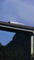594985