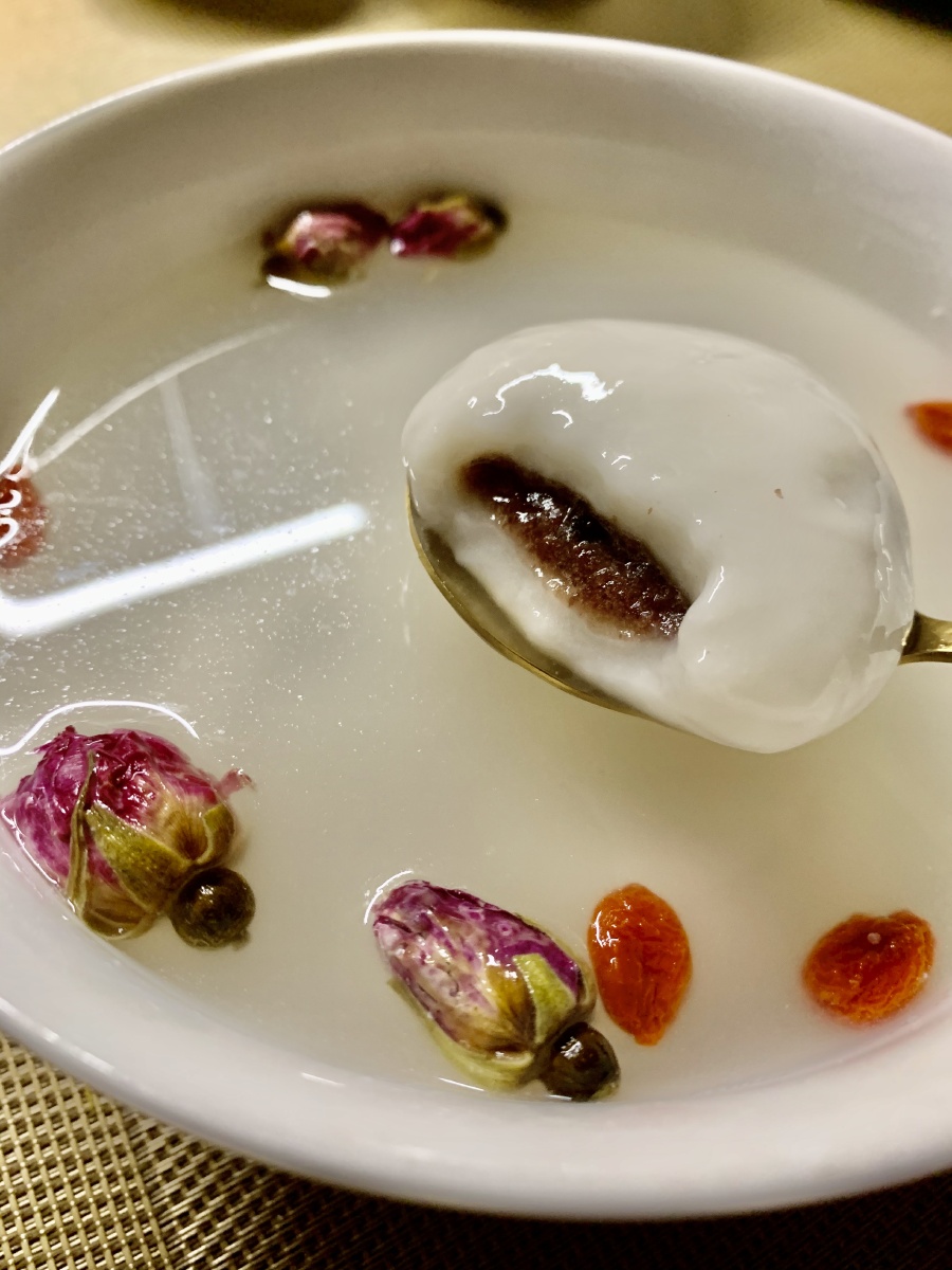 玫瑰汤煮玫瑰馅汤圆