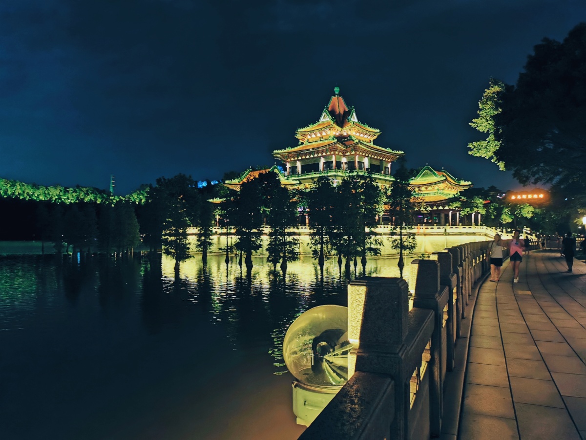 顺峰山公园夜景