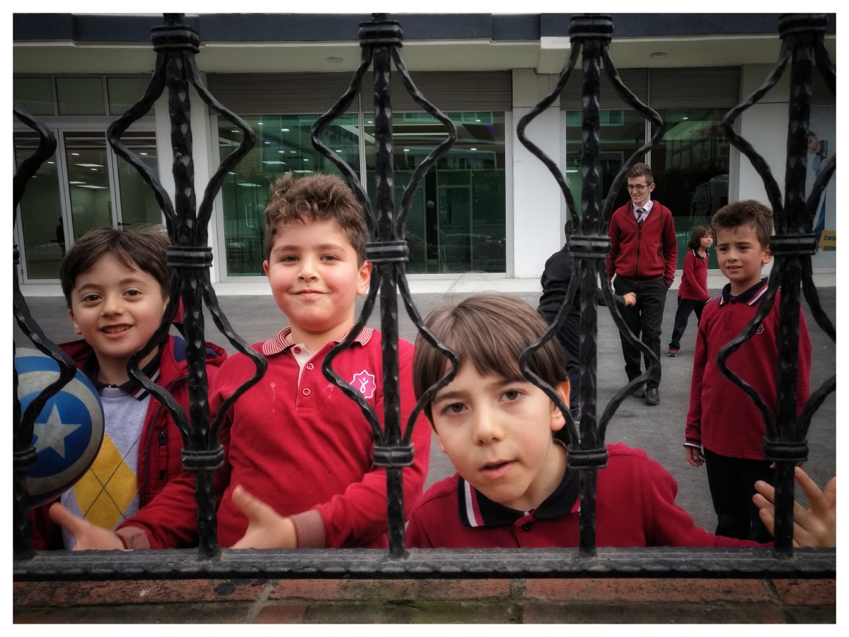 摄于土耳其,公司旁边的一所小学,午饭后散步路过,我本是好奇