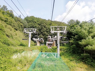 560138
