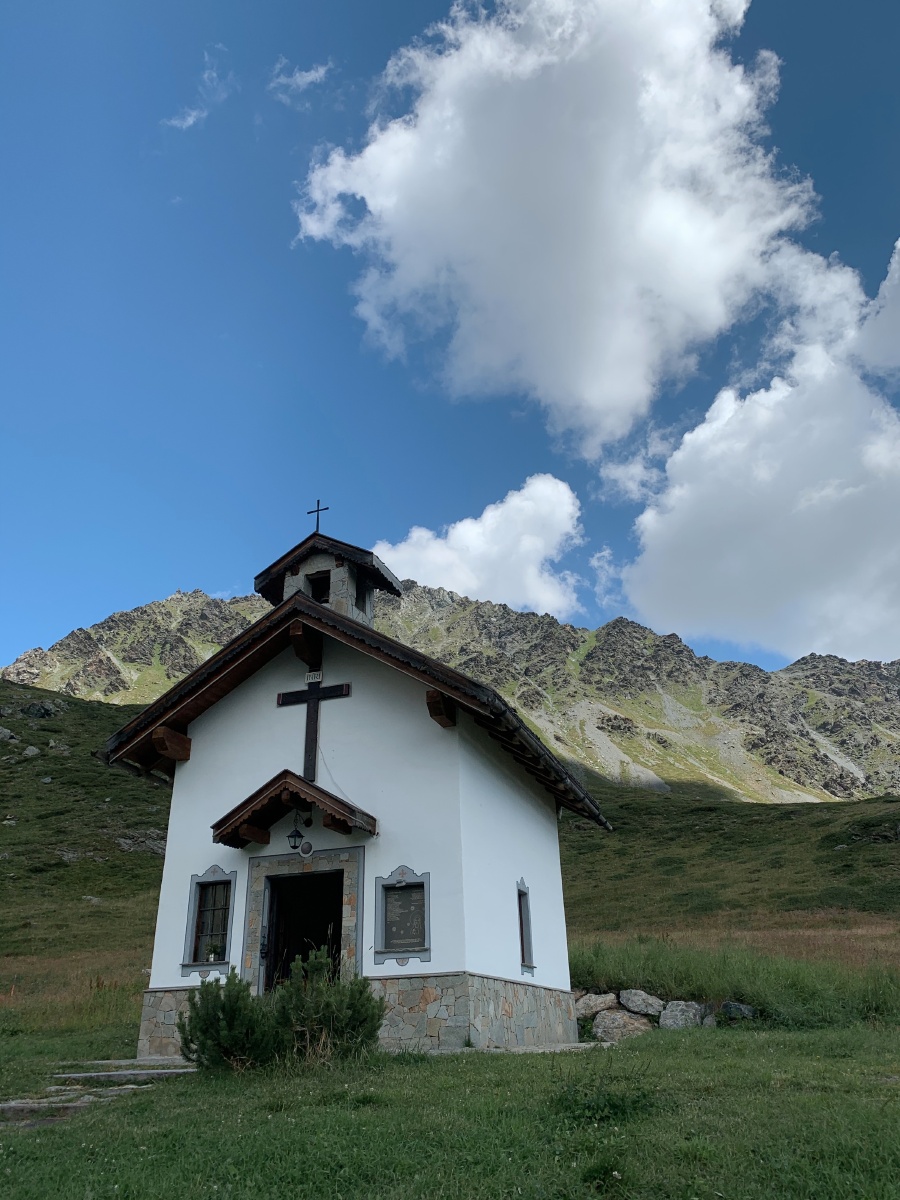 阿尔卑斯山上的小教堂