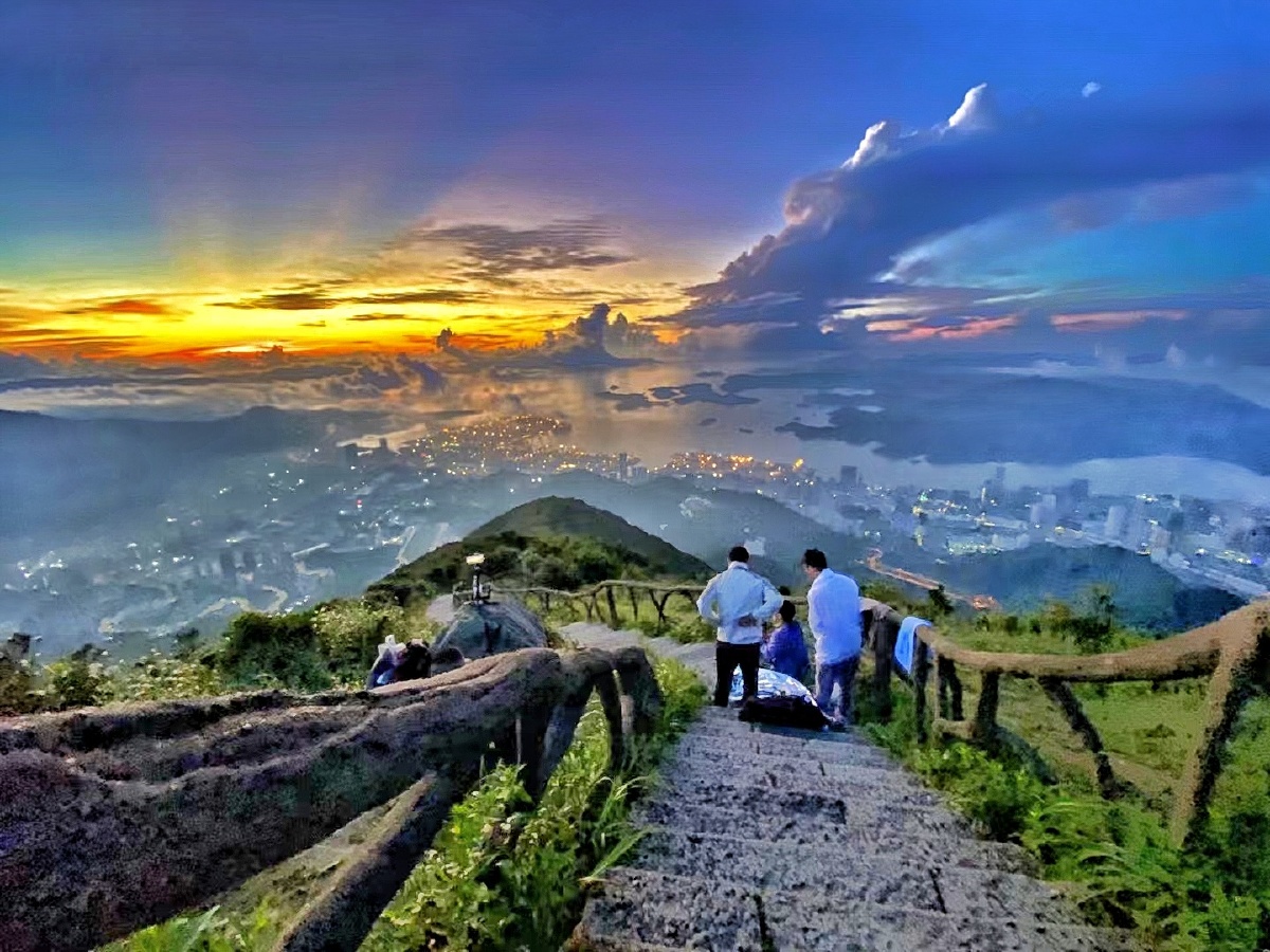 梧桐山日出(转发朋友)