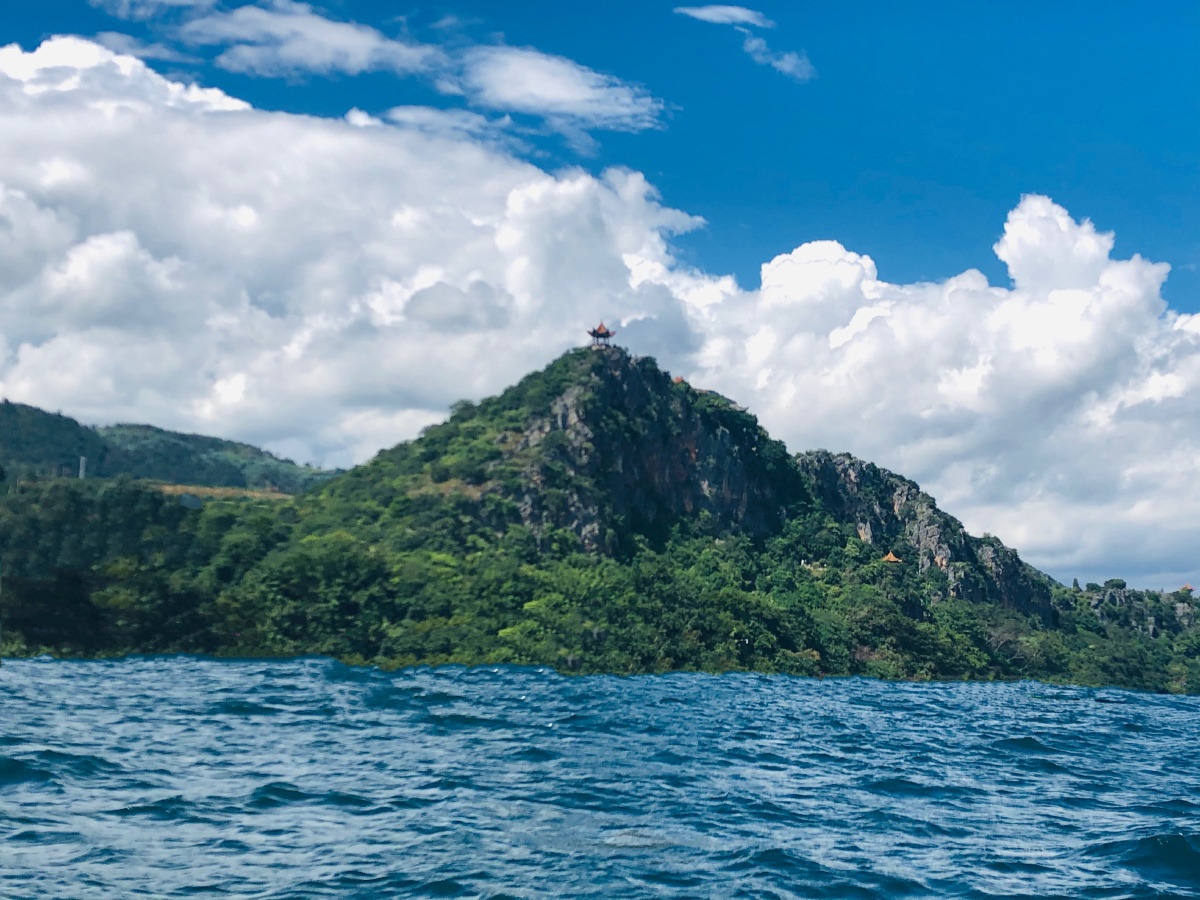 抚仙湖前方传来美景