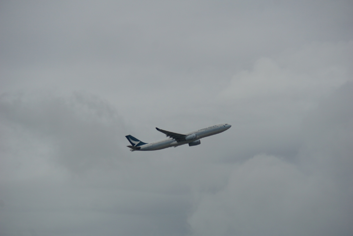 香港国际机场起飞的飞机 br /> 摄影地点:香港国际机场附近海域