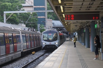 350058