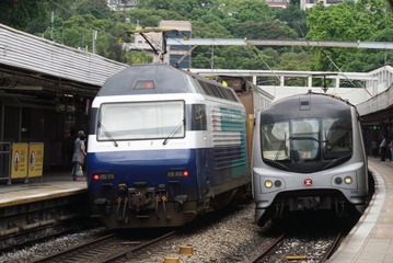 365758