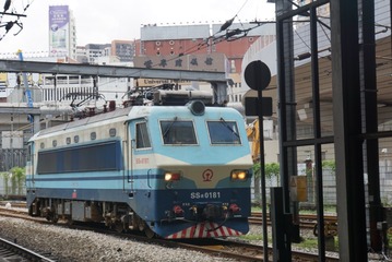 365747