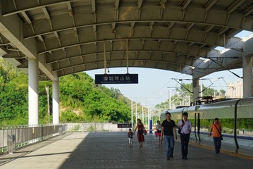 375402